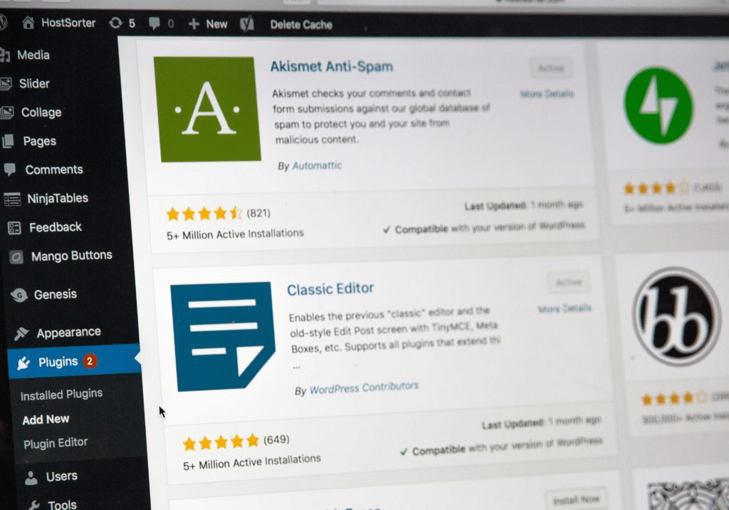 Los plugins para WordPress son herramientas alternativas que puedes utilizar para optimizar tu sitio web